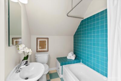 1322 NE 70th Street , Seattle, WA 98115-5631 - Photo 19