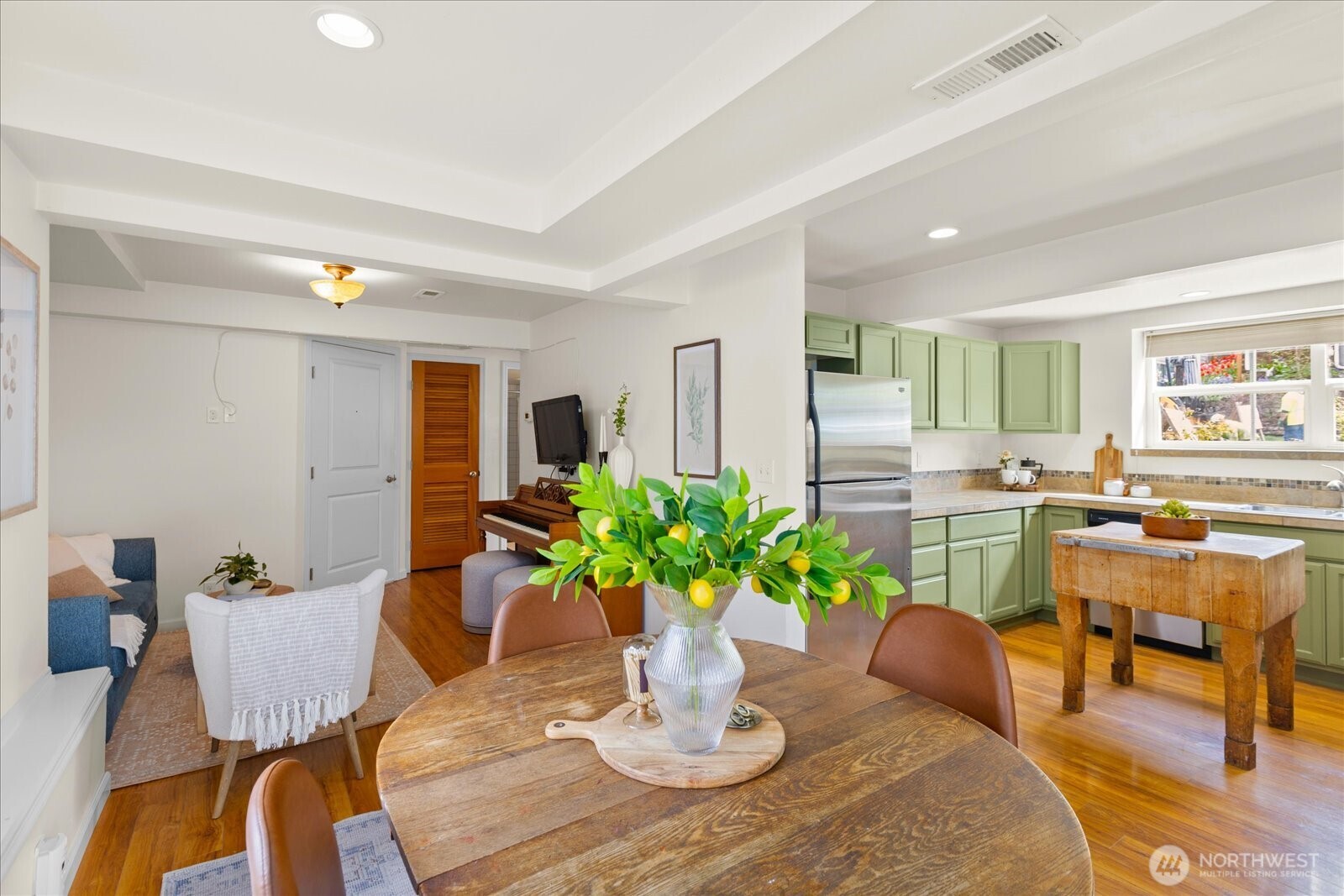 1322 NE 70th Street , Seattle, WA 98115-5631