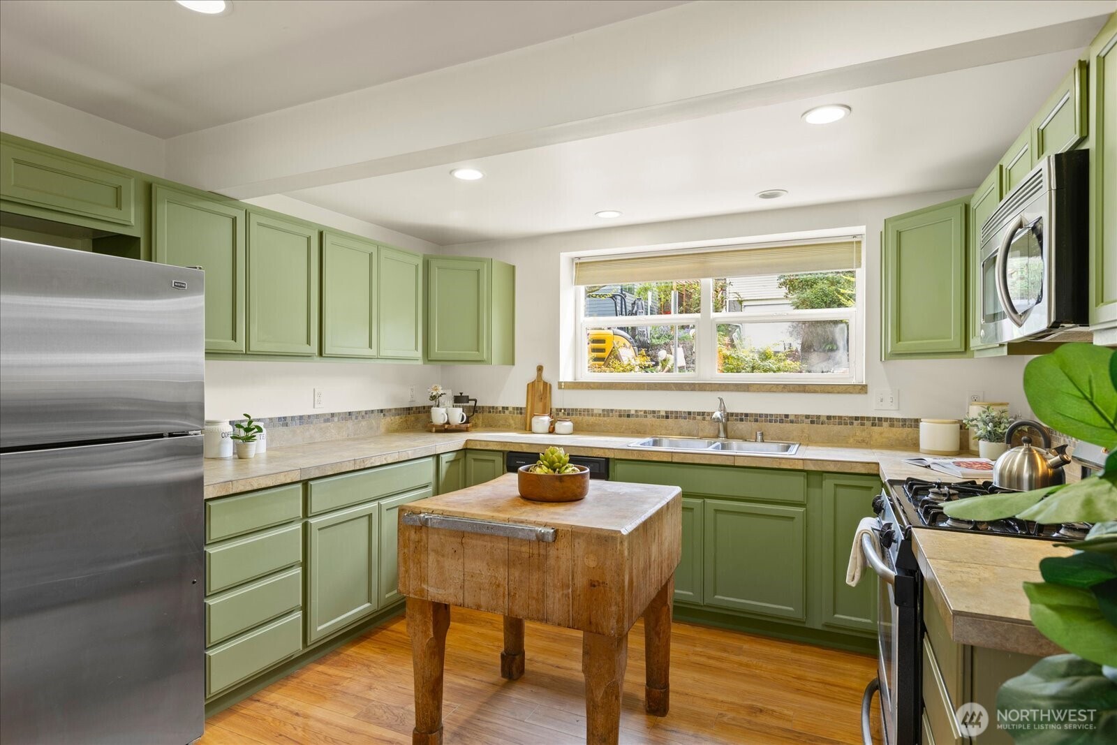 1322 NE 70th Street , Seattle, WA 98115-5631
