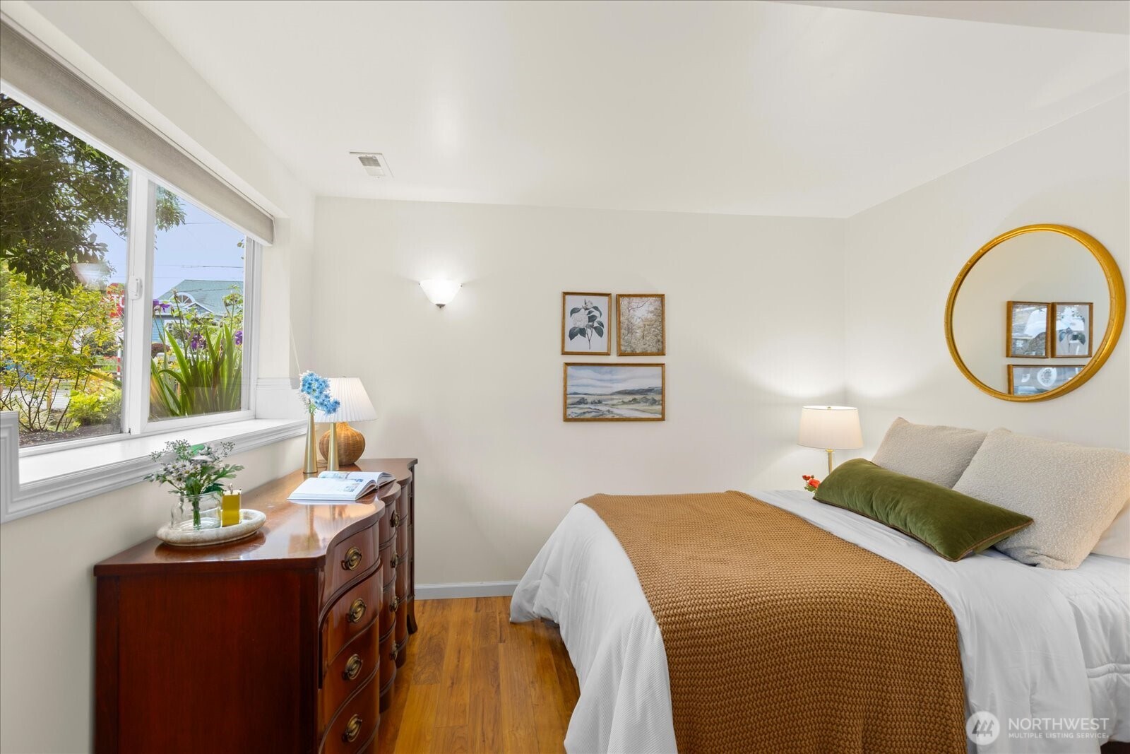 1322 NE 70th Street , Seattle, WA 98115-5631