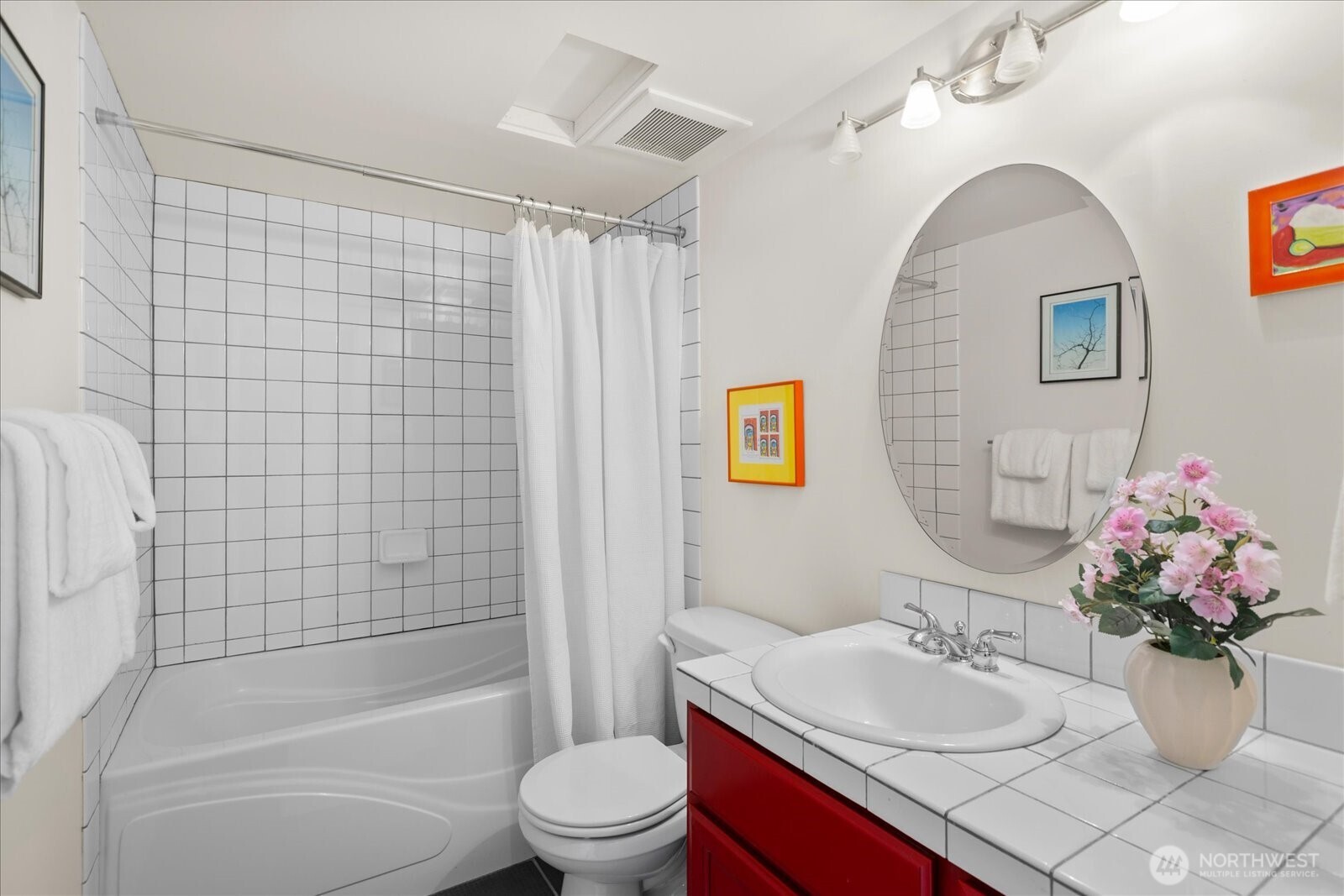 1322 NE 70th Street , Seattle, WA 98115-5631