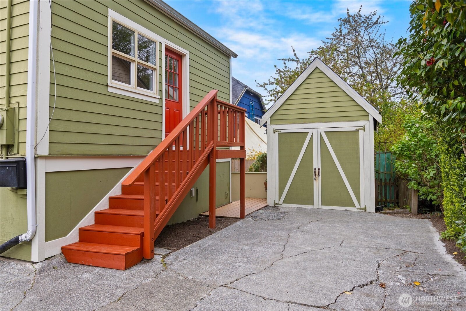 1322 NE 70th Street , Seattle, WA 98115-5631