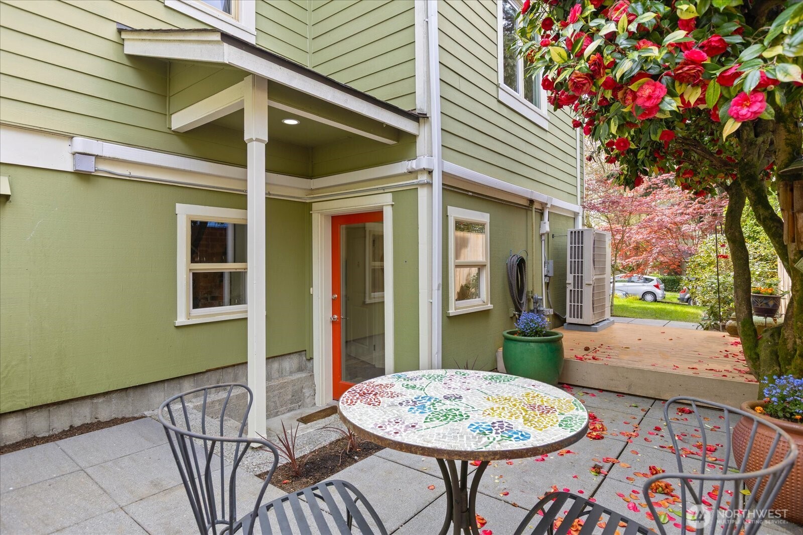 1322 NE 70th Street , Seattle, WA 98115-5631