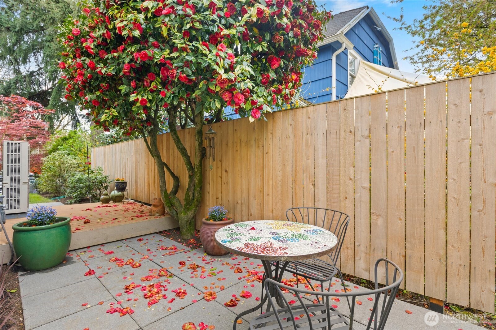1322 NE 70th Street , Seattle, WA 98115-5631