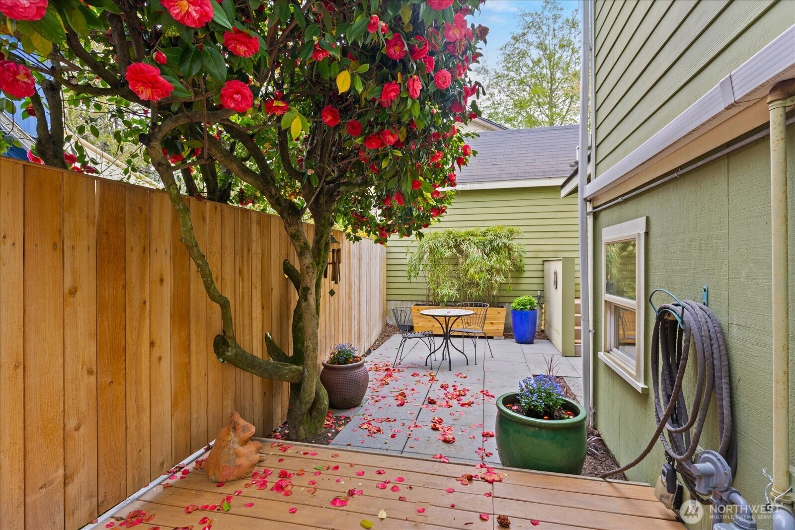 1322 NE 70th Street , Seattle, WA 98115-5631