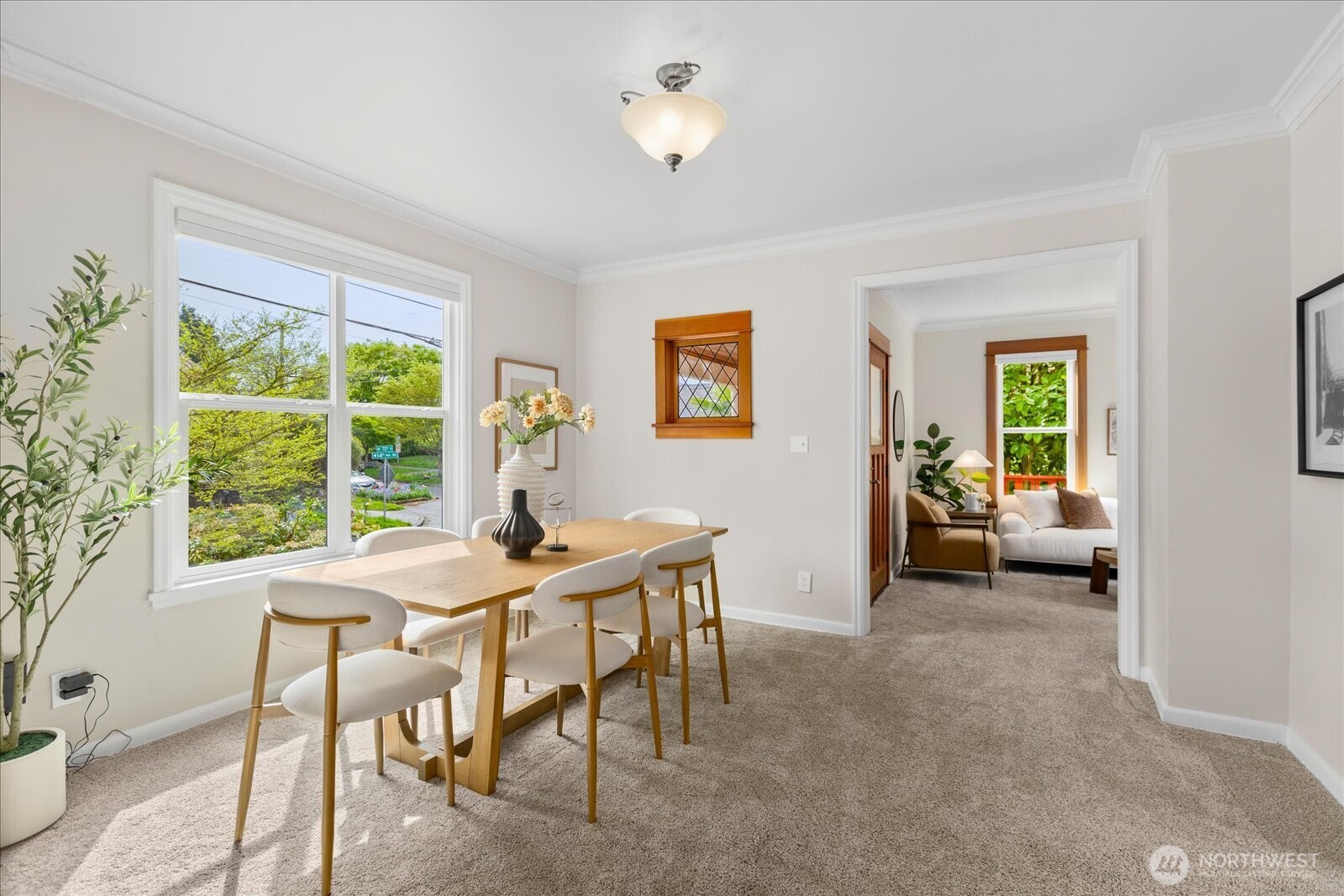 1322 NE 70th Street , Seattle, WA 98115-5631