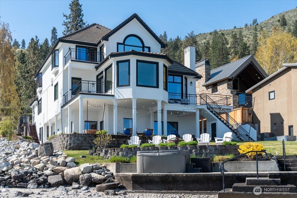 3300 S Lakeshore Rd , Chelan, WA 98816