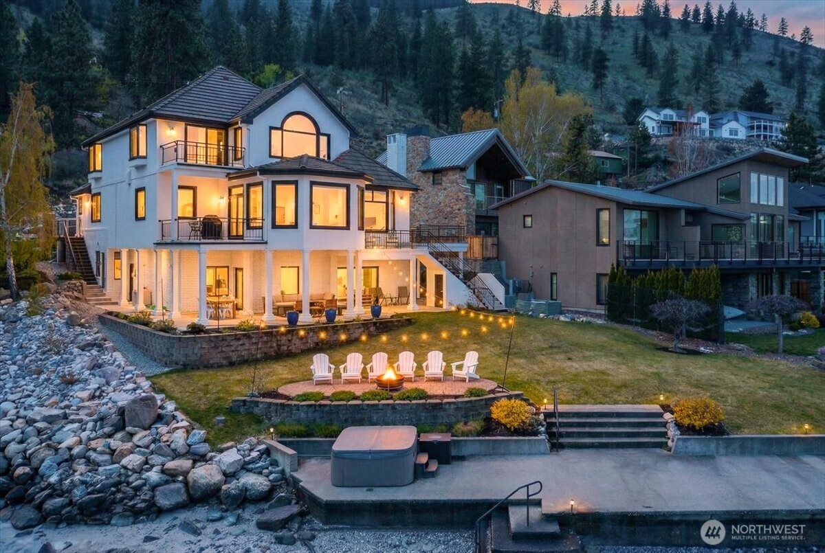 3300 S Lakeshore Rd , Chelan, WA 98816