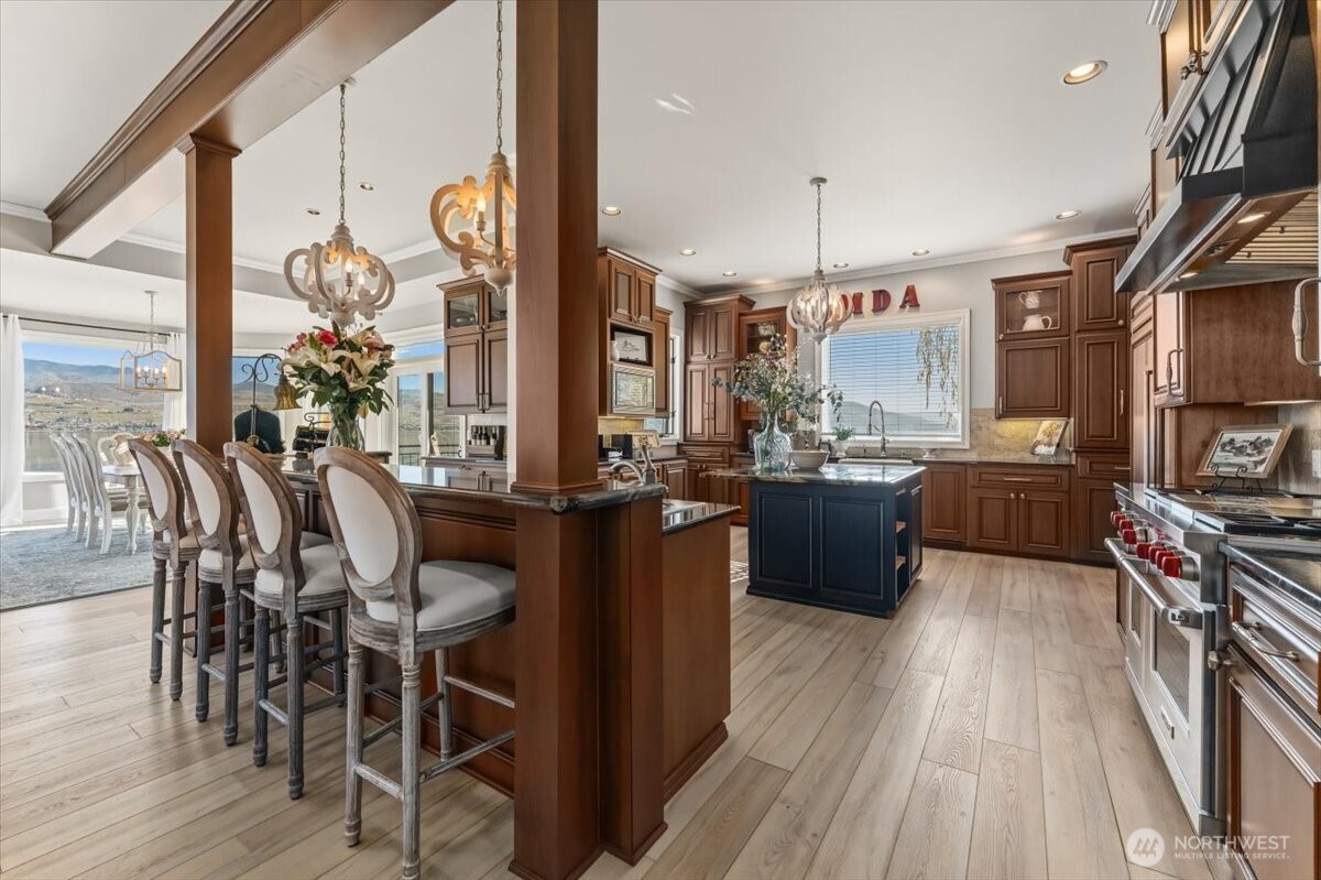 3300 S Lakeshore Rd , Chelan, WA 98816