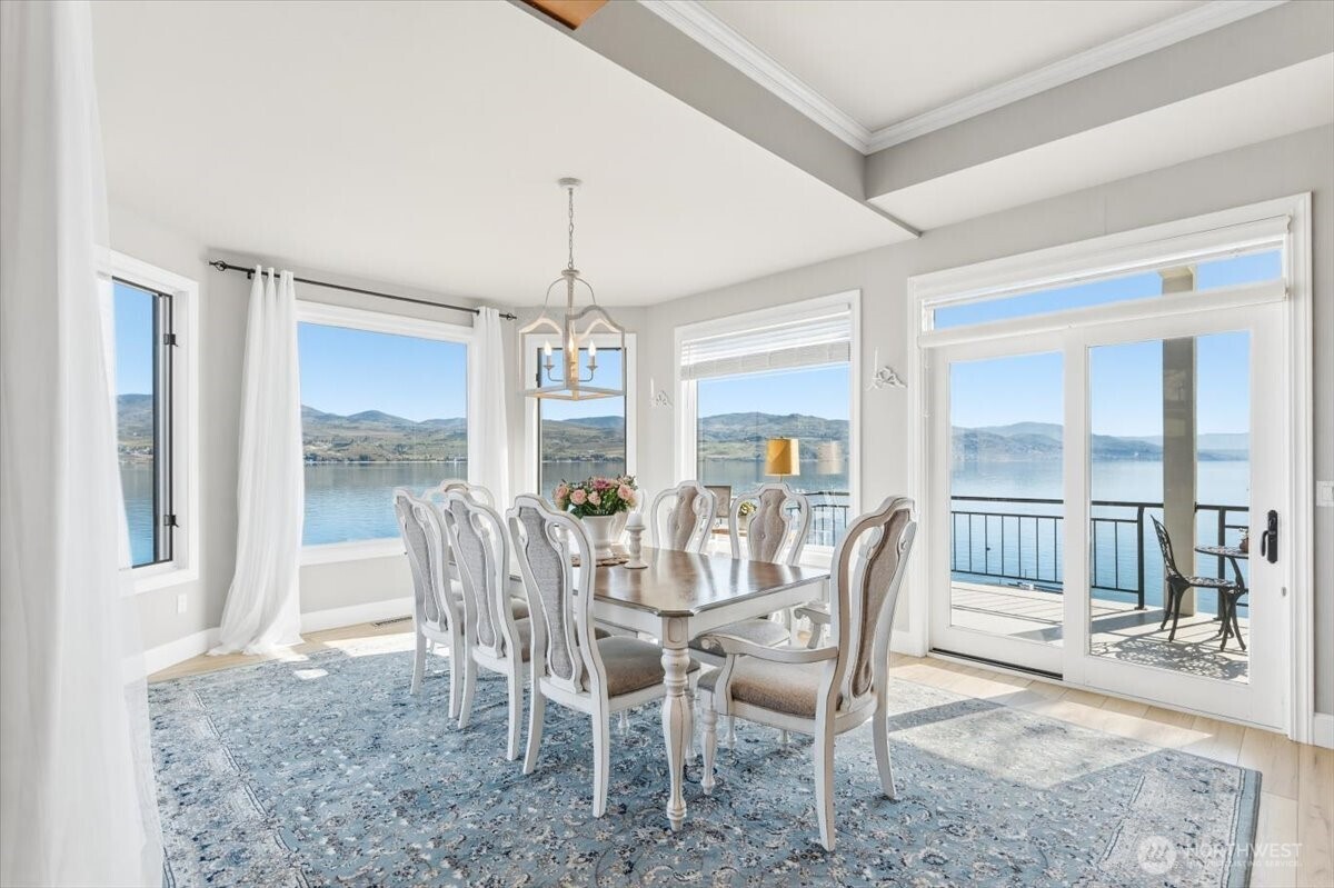3300 S Lakeshore Rd , Chelan, WA 98816