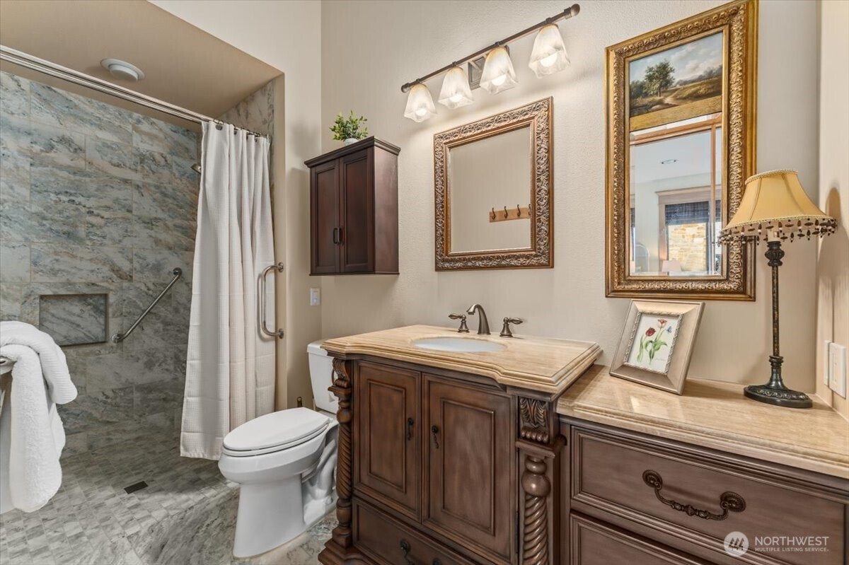 3300 S Lakeshore Rd , Chelan, WA 98816