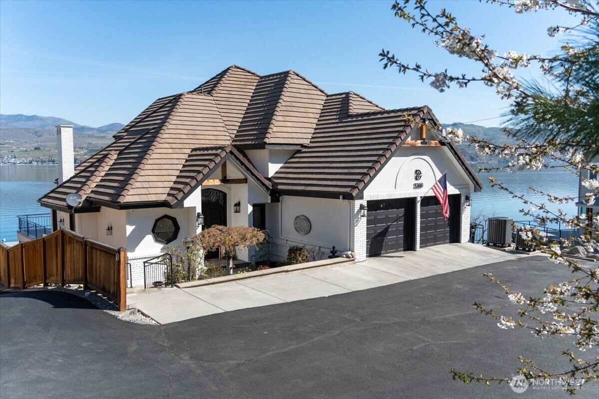 3300 S Lakeshore Rd , Chelan, WA 98816