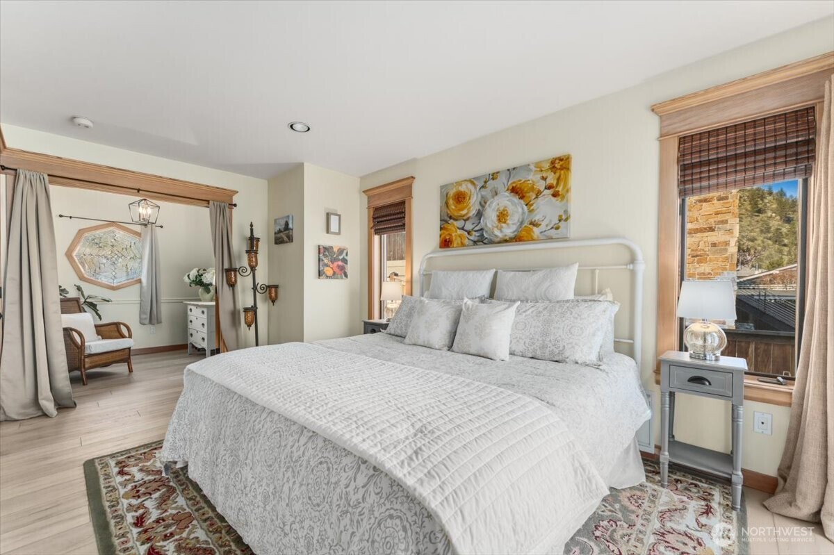3300 S Lakeshore Rd , Chelan, WA 98816