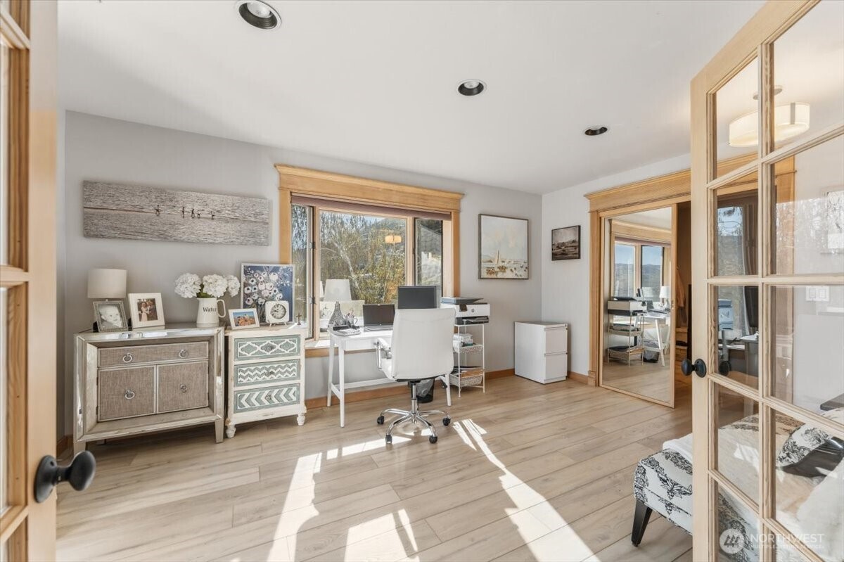 3300 S Lakeshore Rd , Chelan, WA 98816