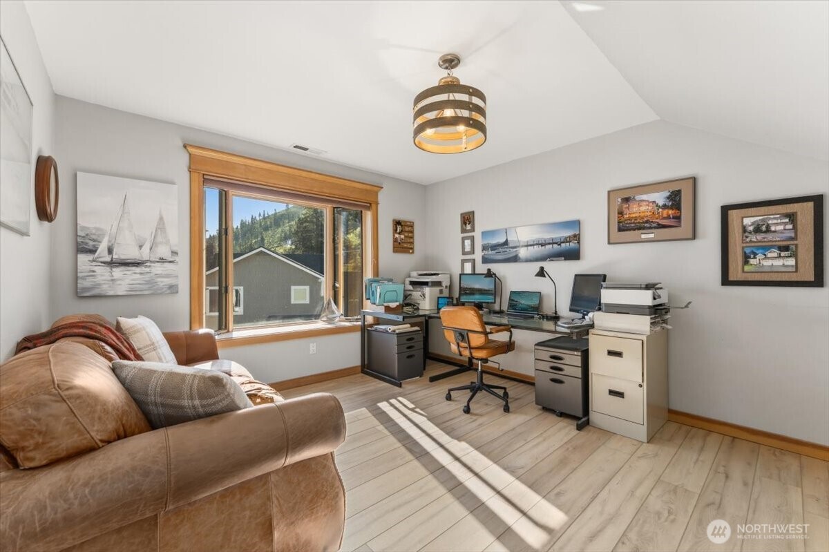3300 S Lakeshore Rd , Chelan, WA 98816
