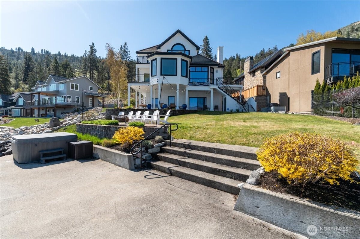 3300 S Lakeshore Rd , Chelan, WA 98816
