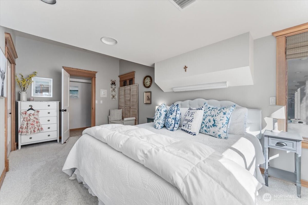 3300 S Lakeshore Rd , Chelan, WA 98816
