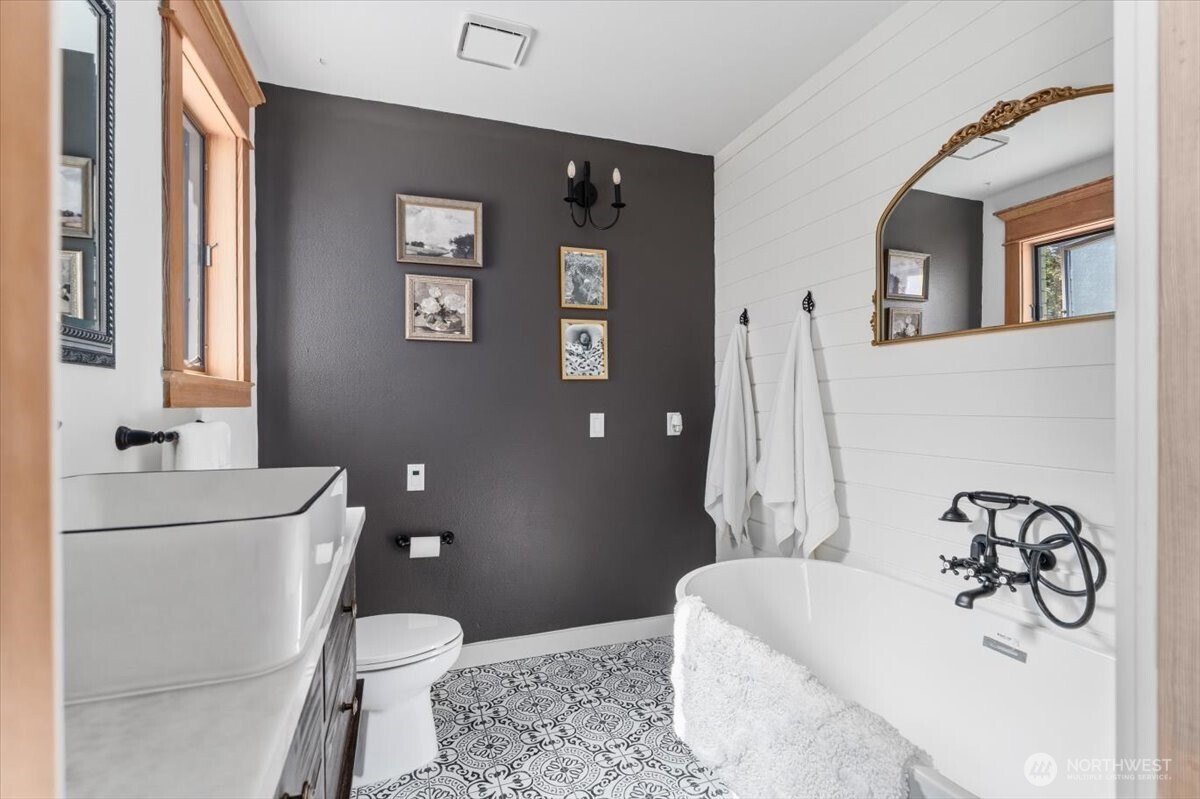 3300 S Lakeshore Rd , Chelan, WA 98816