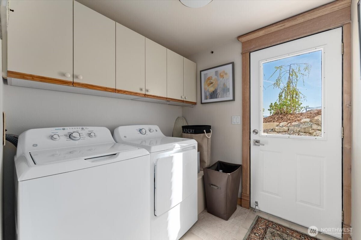 3300 S Lakeshore Rd , Chelan, WA 98816