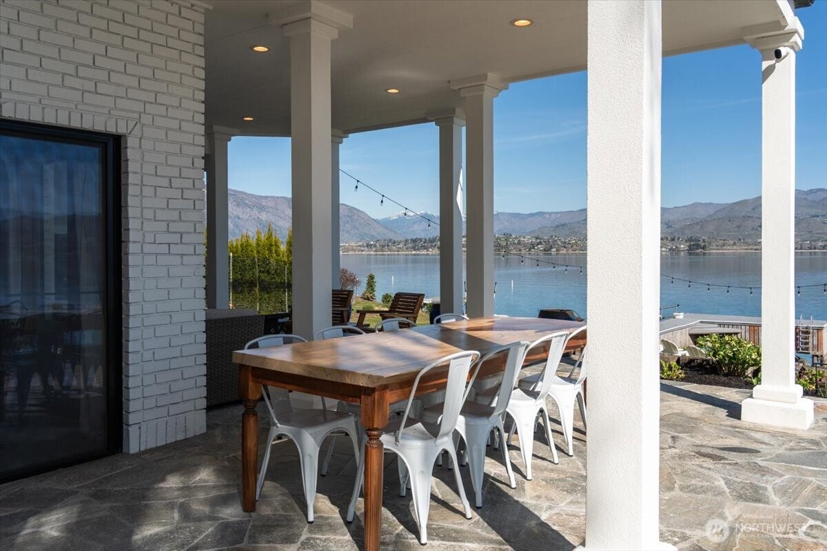3300 S Lakeshore Rd , Chelan, WA 98816
