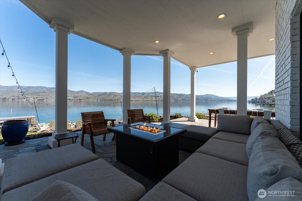 3300 S Lakeshore Rd , Chelan, WA 98816