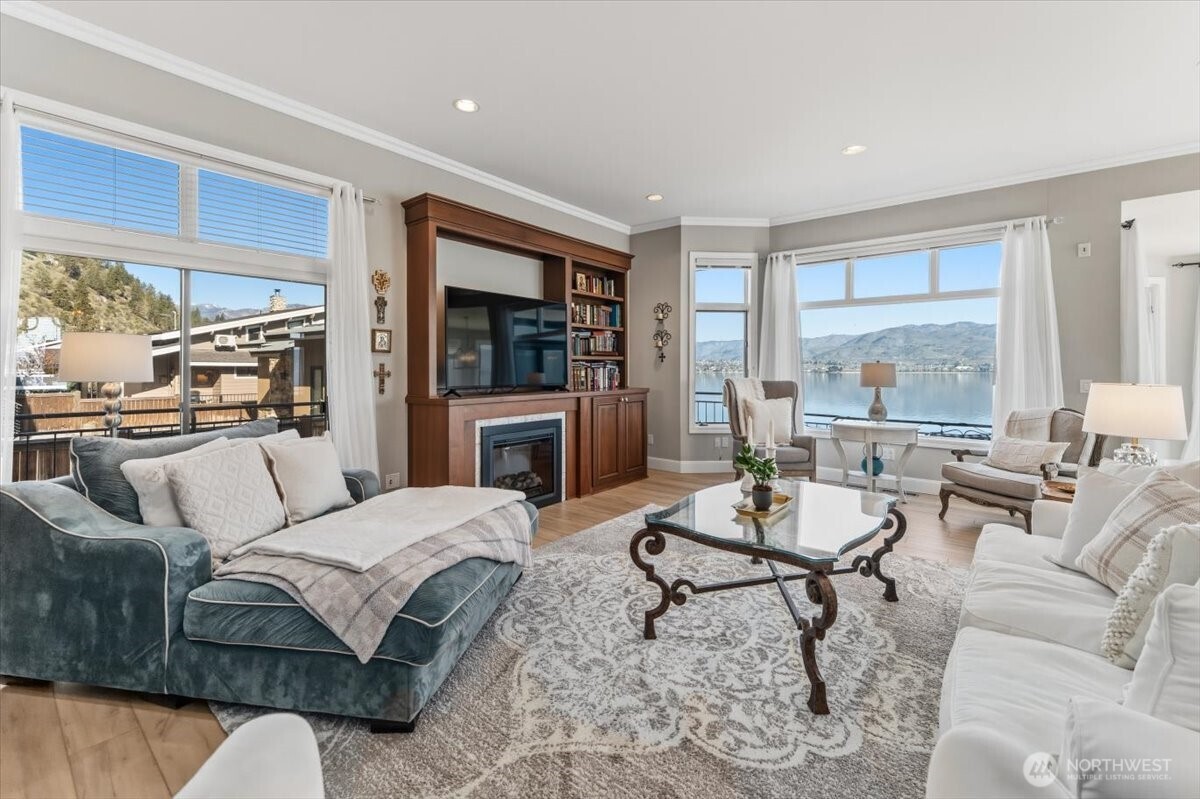 3300 S Lakeshore Rd , Chelan, WA 98816