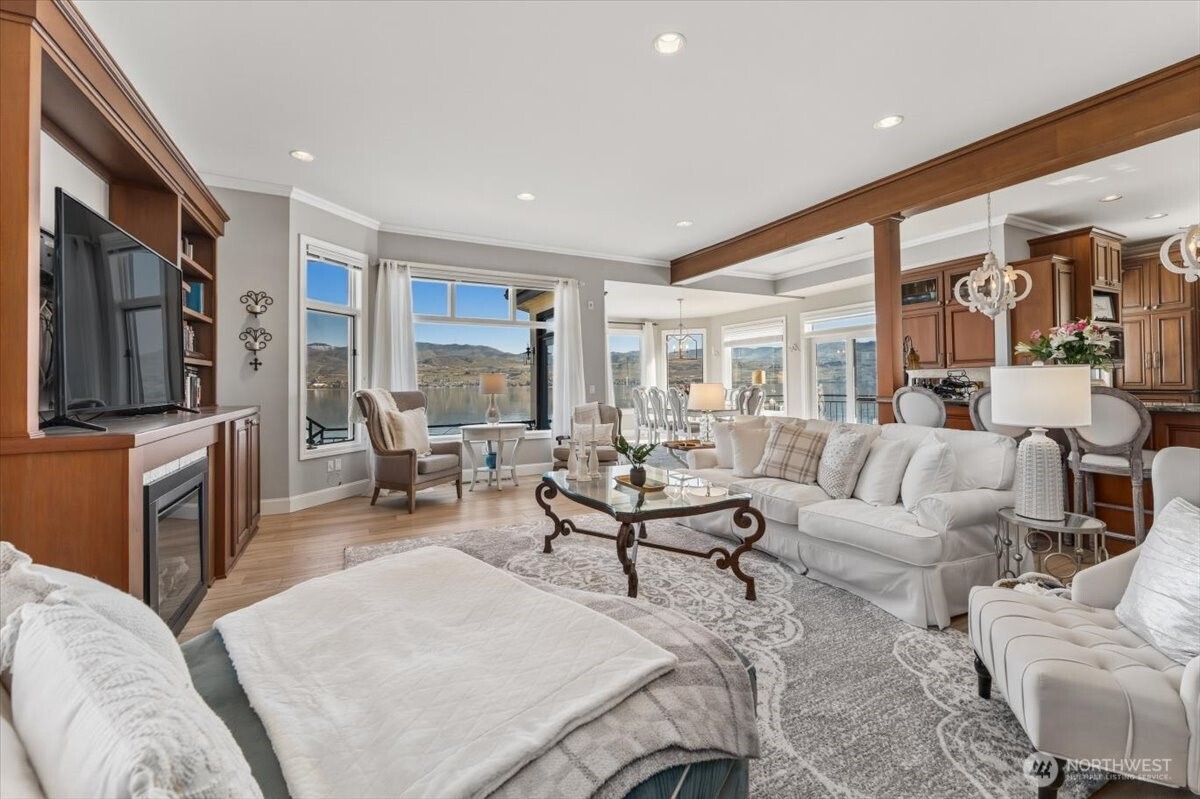 3300 S Lakeshore Rd , Chelan, WA 98816