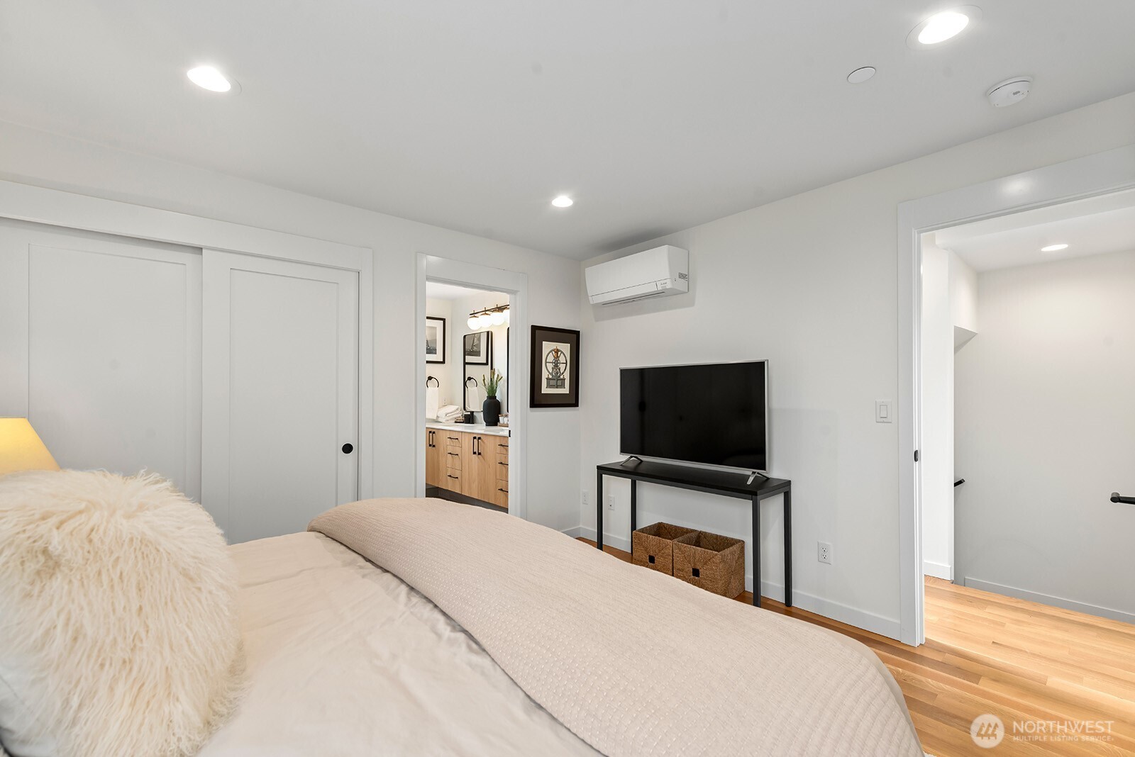 4122 B Burke Avenue N, Seattle, WA 98103