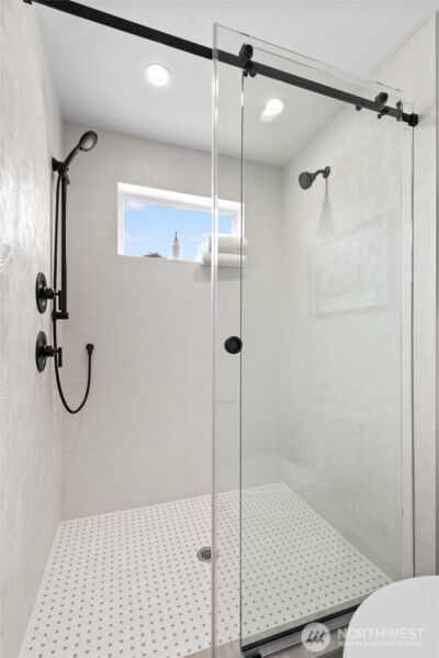 4122 B Burke Avenue N, Seattle, WA 98103 - Photo 20