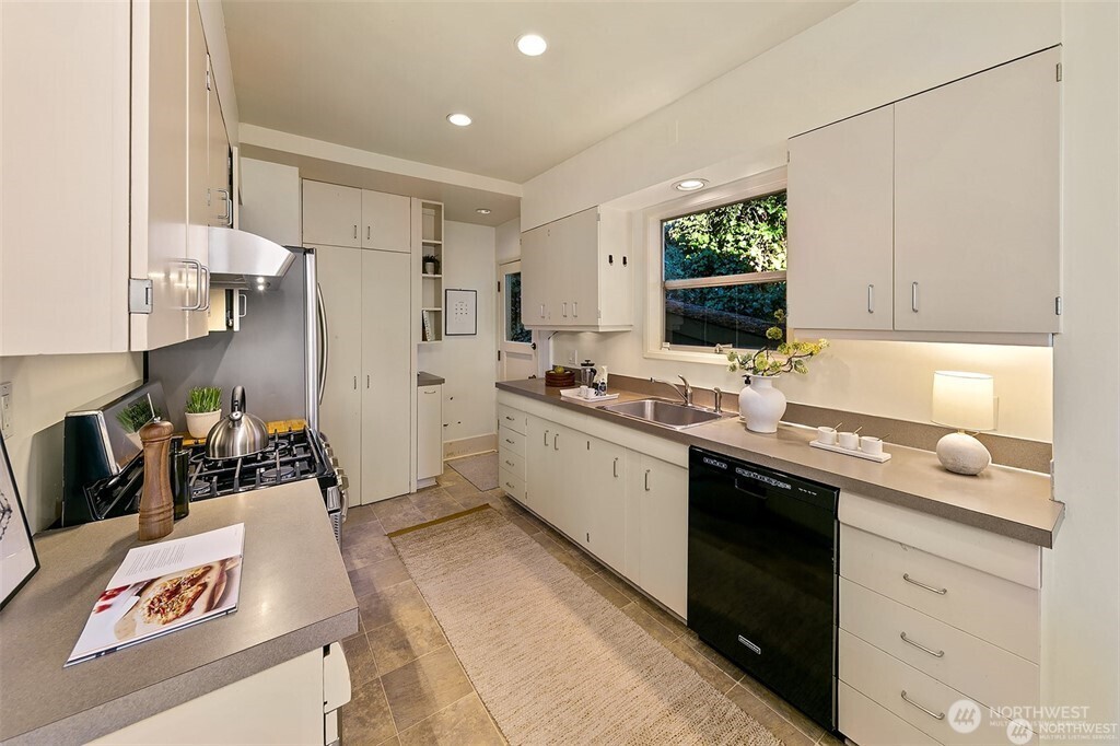 707 Lake Washington Boulevard S, Seattle, WA 98144