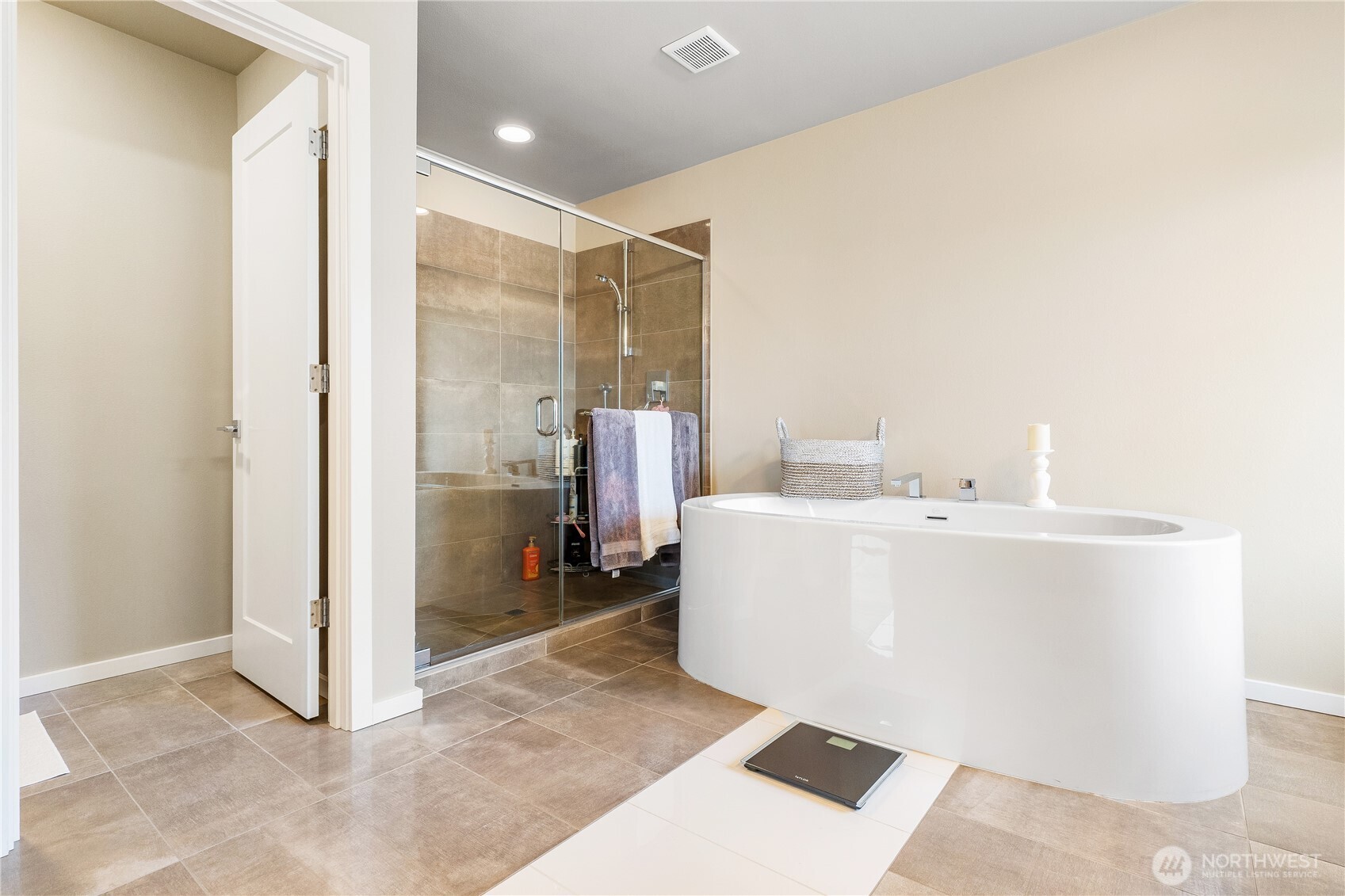 12808 SE 213th Street , Kent, WA 98031