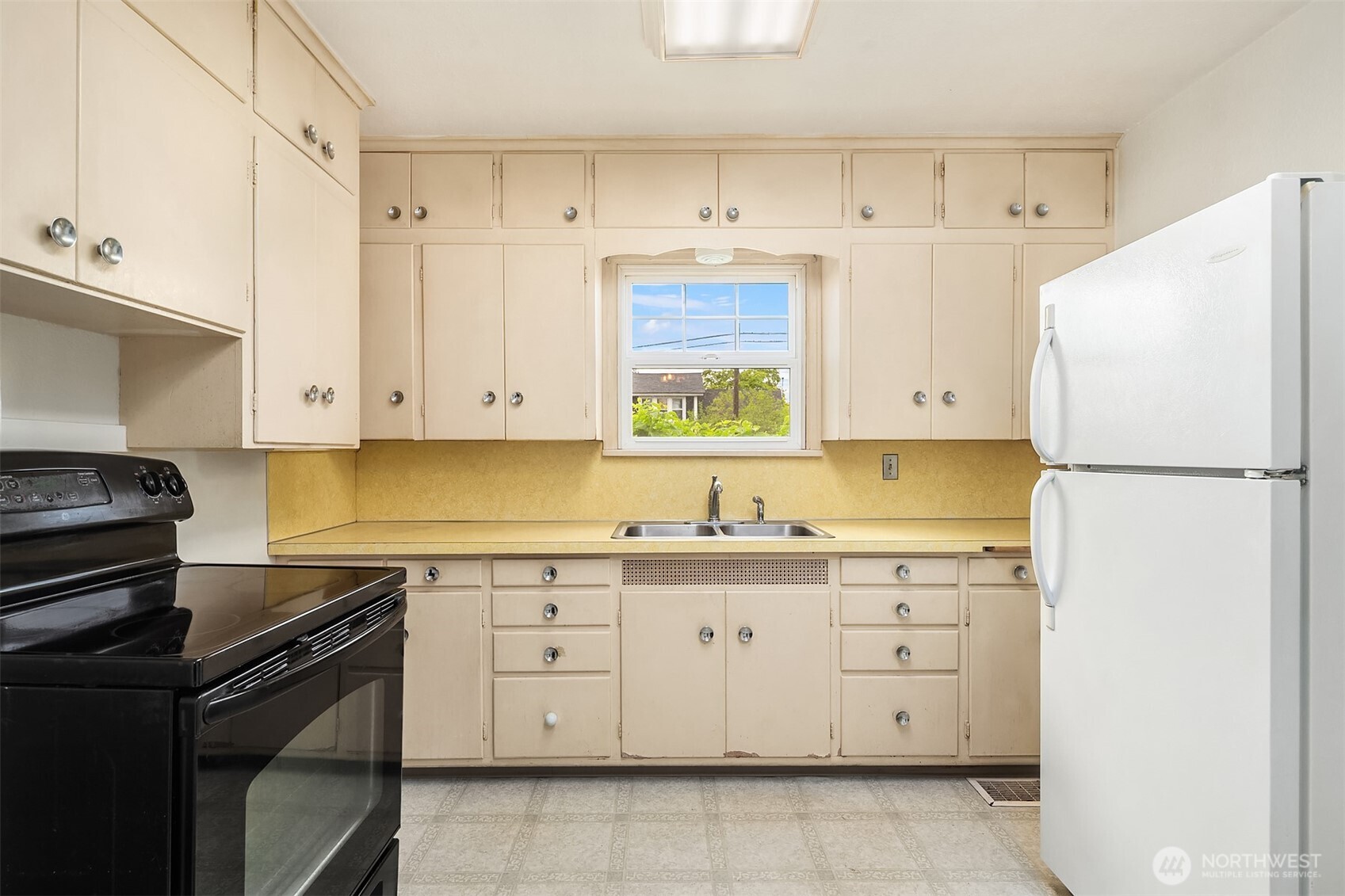 2230 Oakes Avenue , Everett, WA 98201