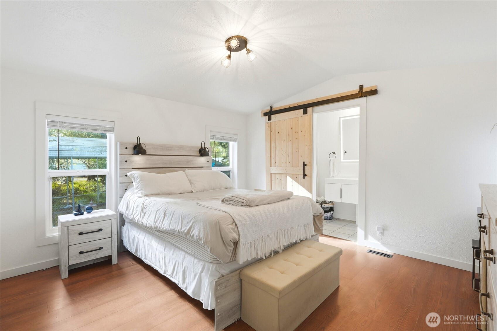 915 Dyer Road , Sultan, WA 98294