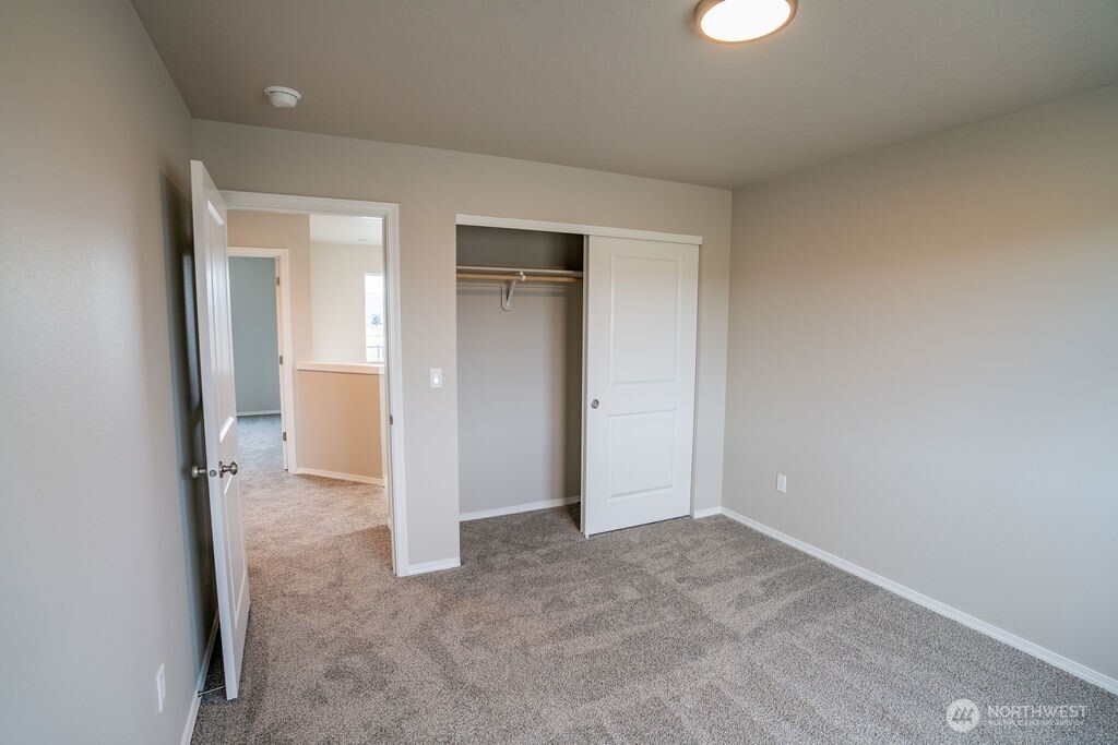 215 Poplar Street NE, Royal City, WA 99357