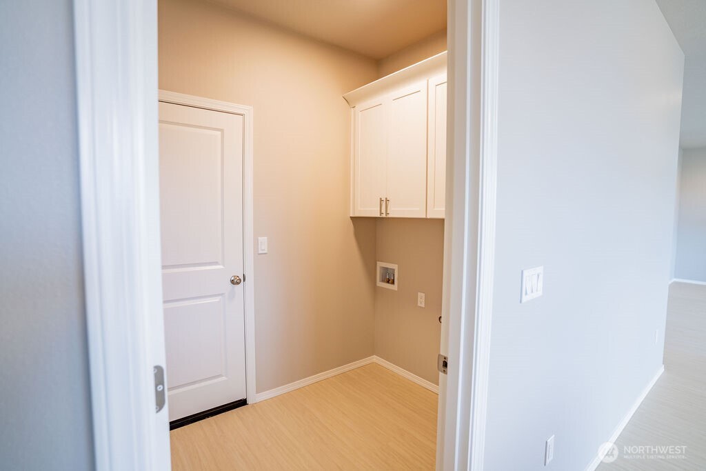 215 Poplar Street NE, Royal City, WA 99357