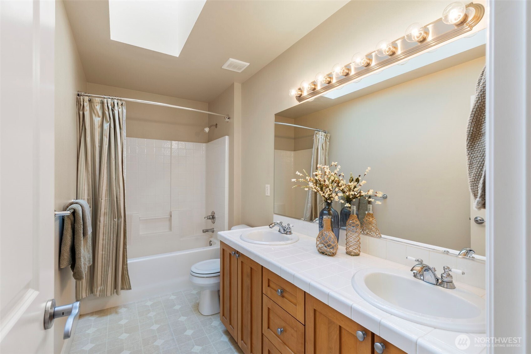 11560 NE Skyward Loop , Kingston, WA 98346
