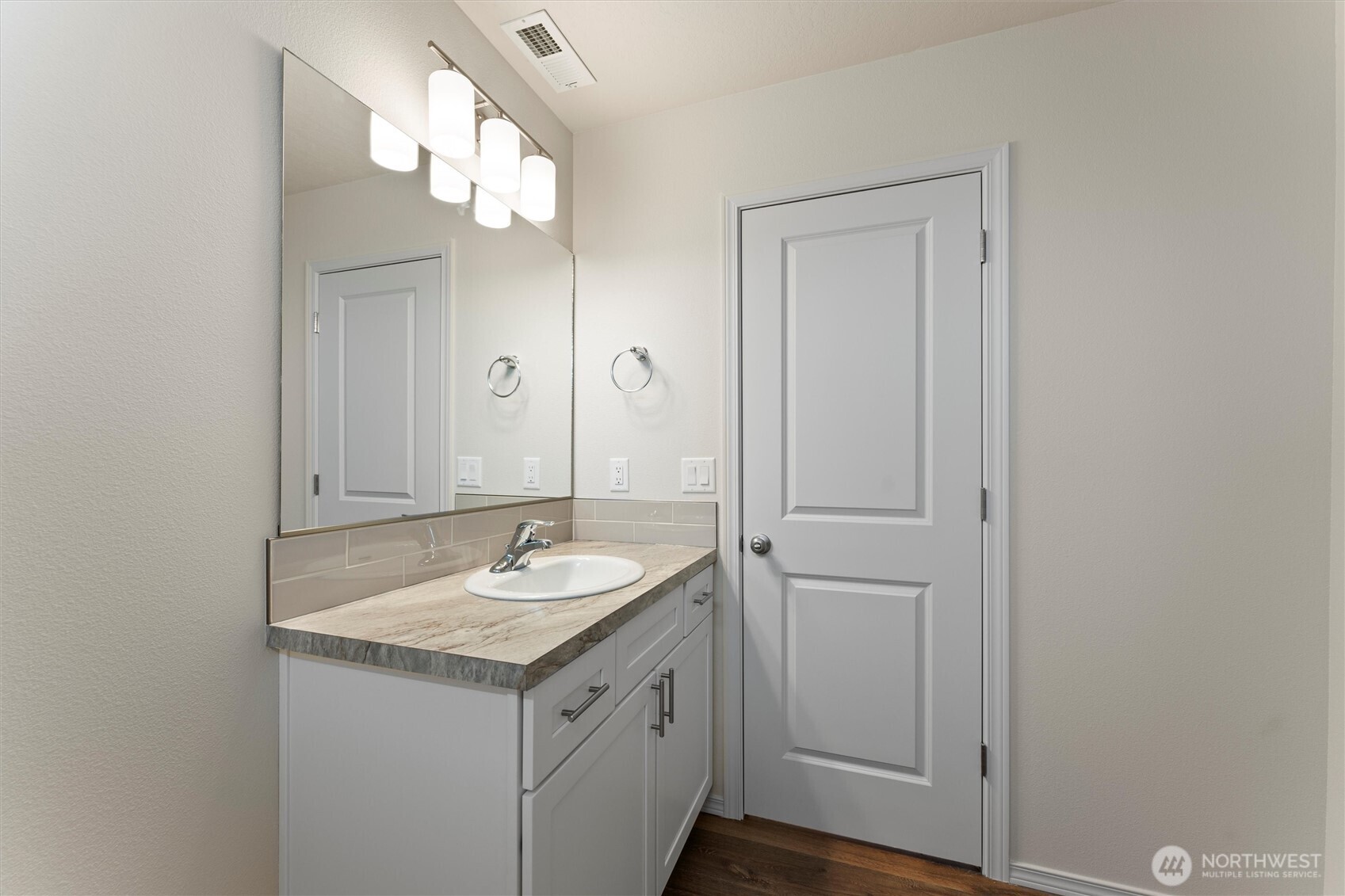 310 Poplar Street NE, Royal City, WA 99357