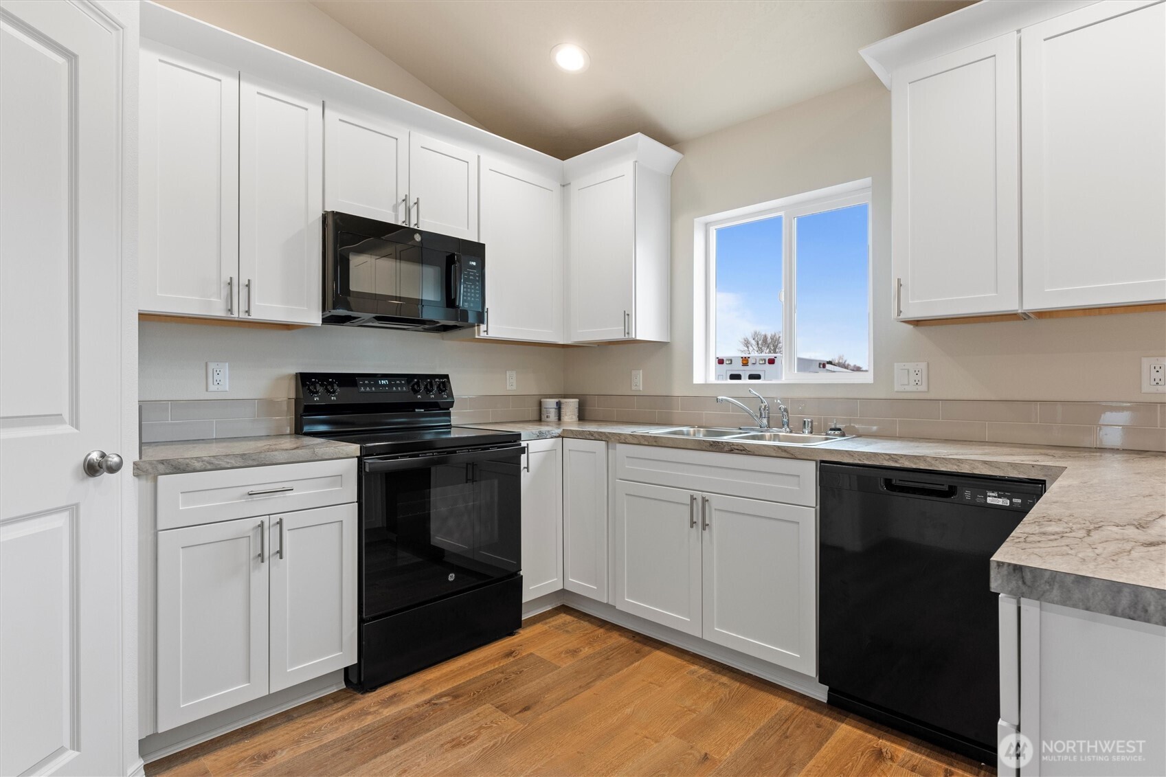 310 Poplar Street NE, Royal City, WA 99357