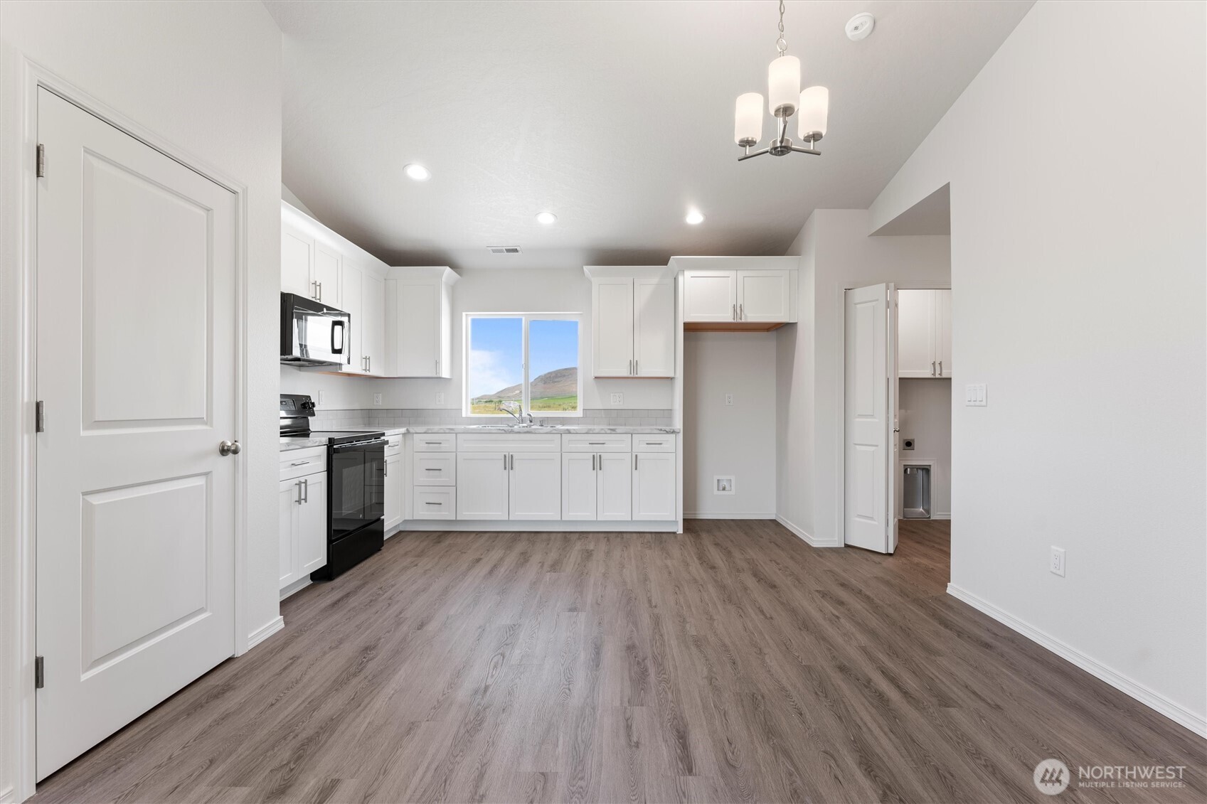 227 Poplar Street NE, Royal City, WA 99357