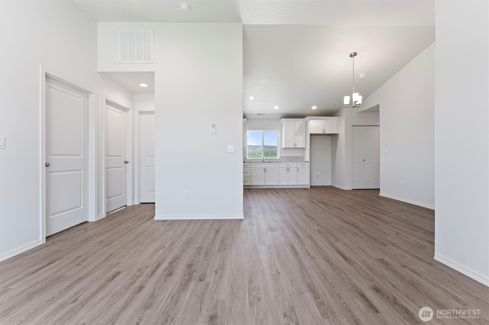 227 Poplar Street NE, Royal City, WA 99357