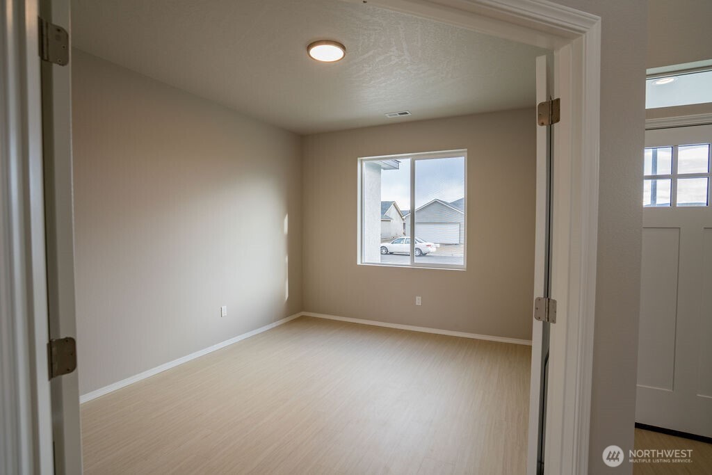 591 Karen Avenue , Royal City, WA 99357
