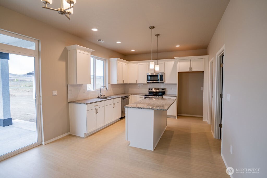 591 Karen Avenue , Royal City, WA 99357