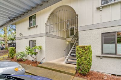 12505 NE 117th Place #J1, Kirkland, WA 98034 - Photo 2