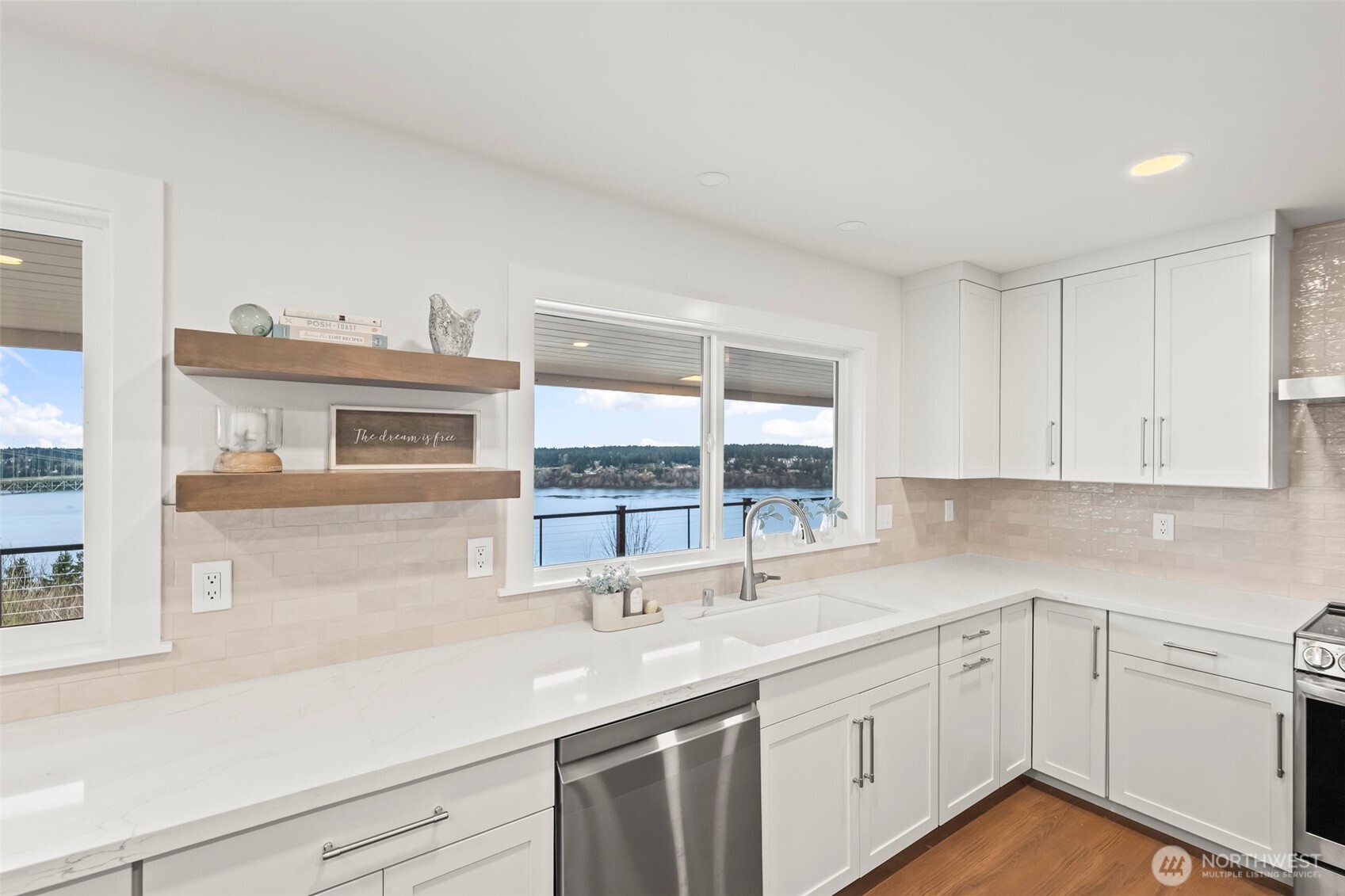 1774 N Jackson Avenue , Tacoma, WA 98406