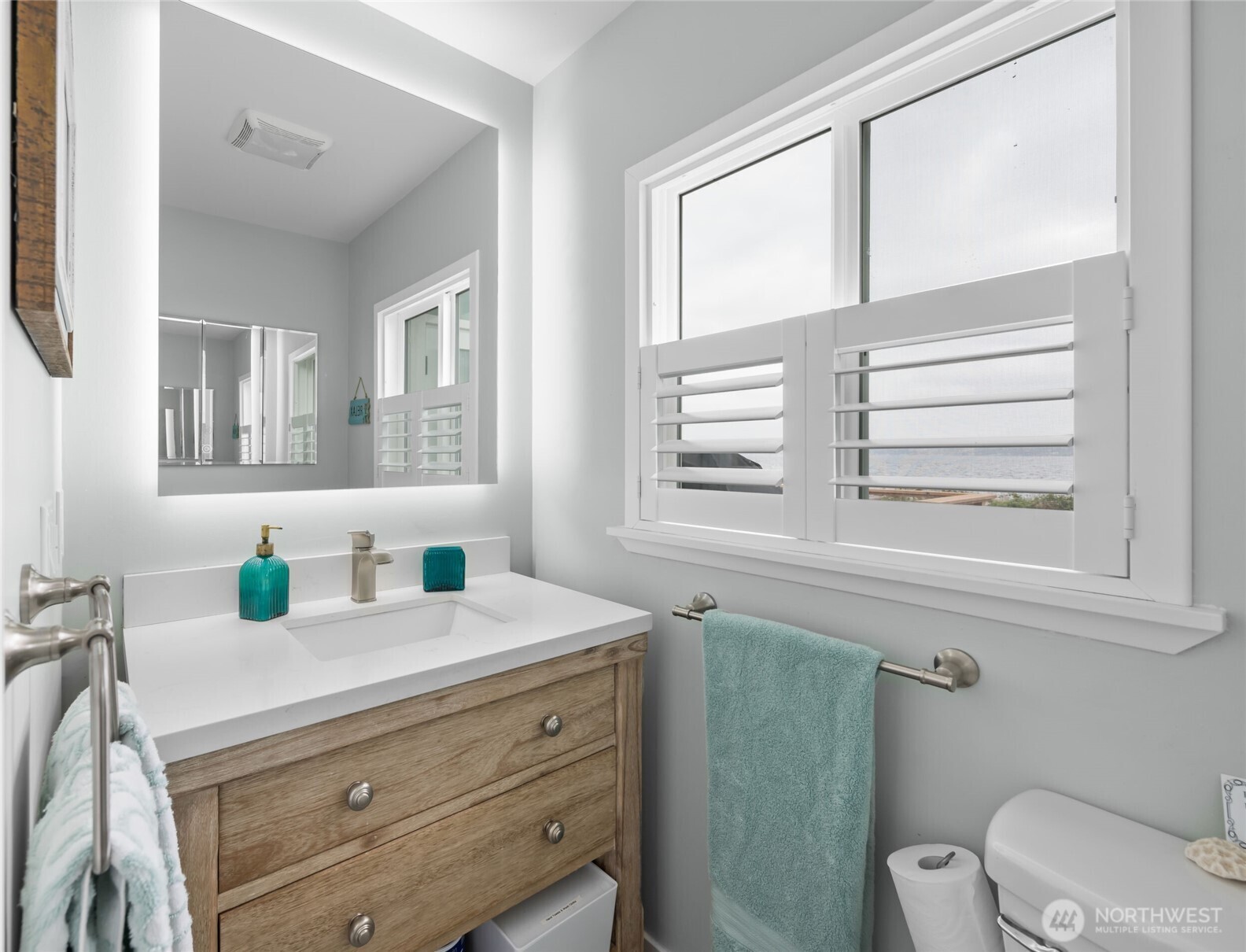 1818 E Lola Beach Lane , Oak Harbor, WA 98277-8628