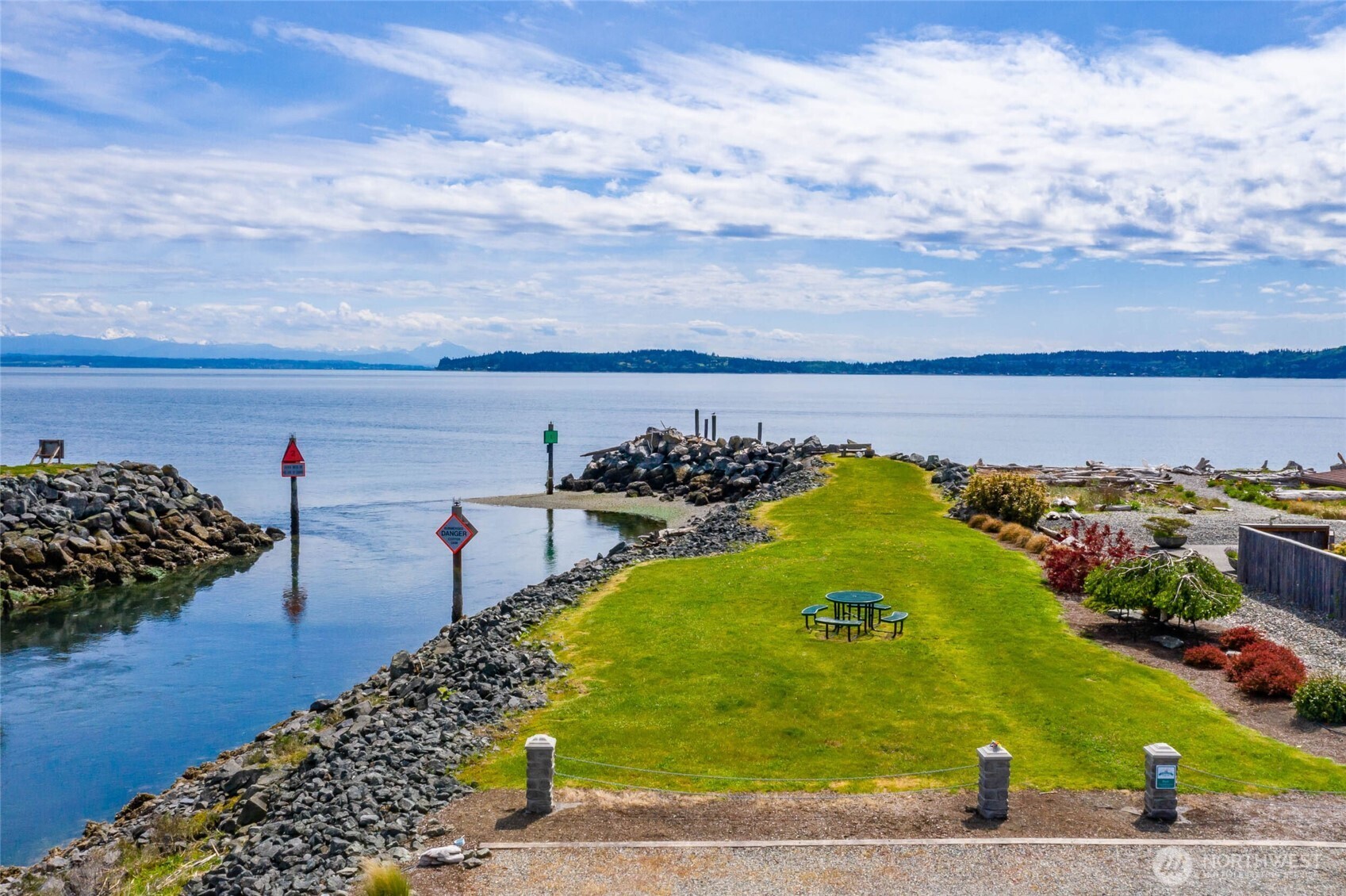 1818 E Lola Beach Lane , Oak Harbor, WA 98277-8628