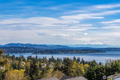 6542 50th Avenue NE, Seattle, WA 98115 - Photo 2