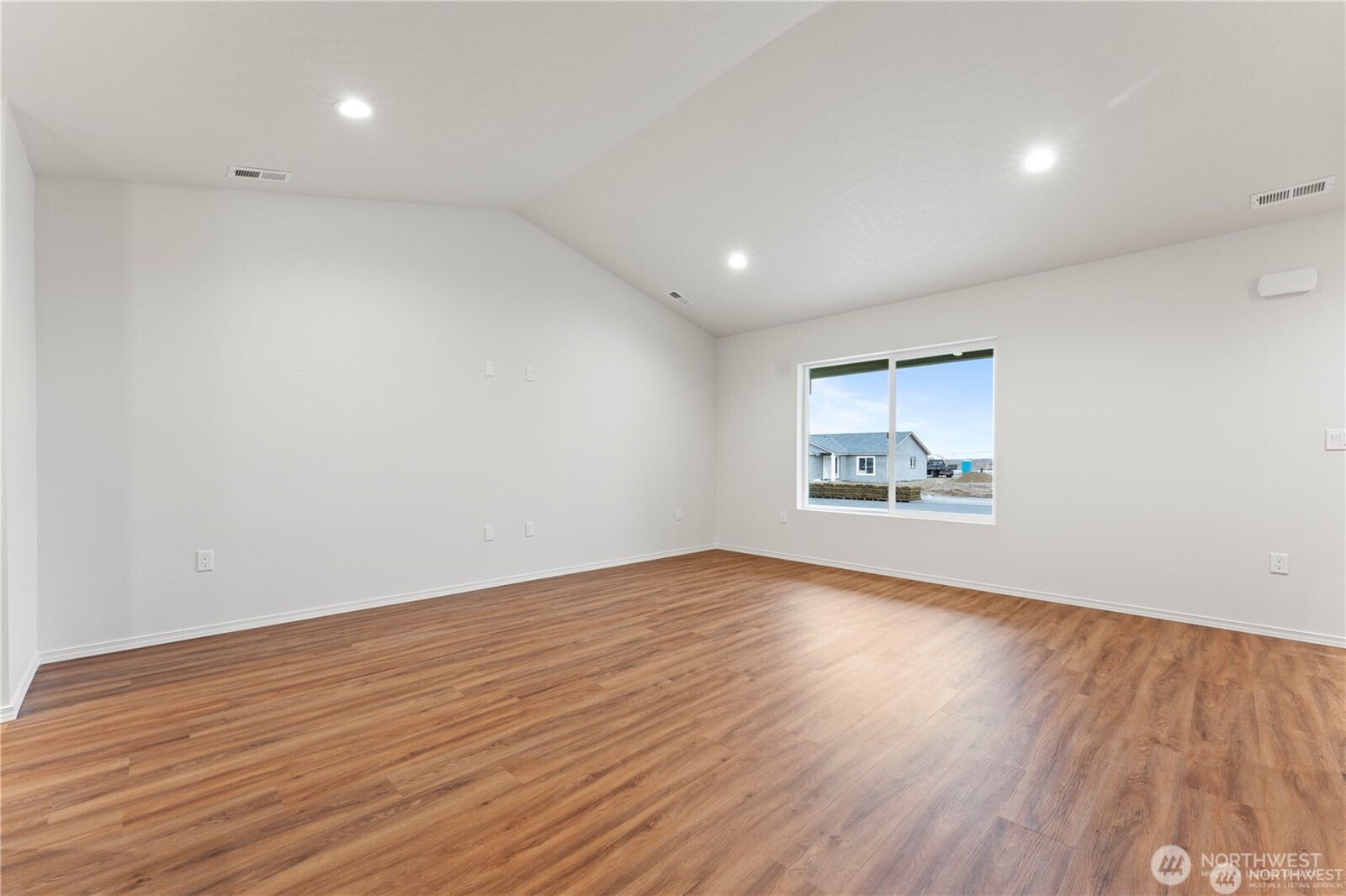 901 La Vista Drive , Warden, WA 98857
