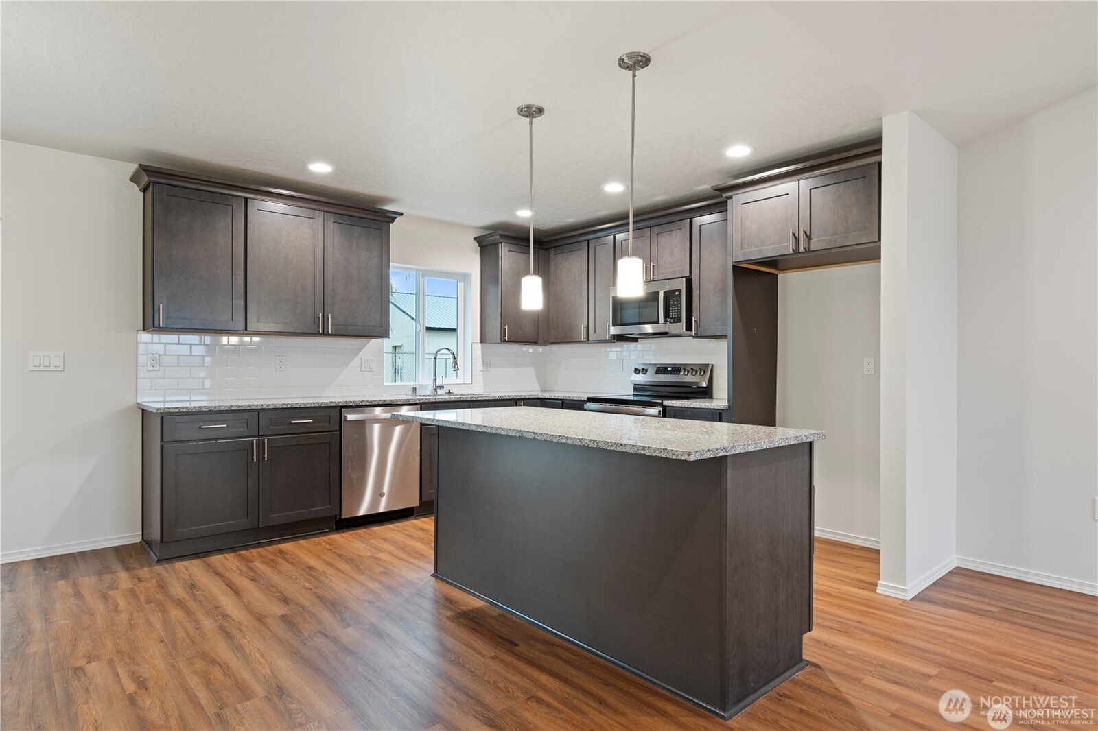 901 La Vista Drive , Warden, WA 98857