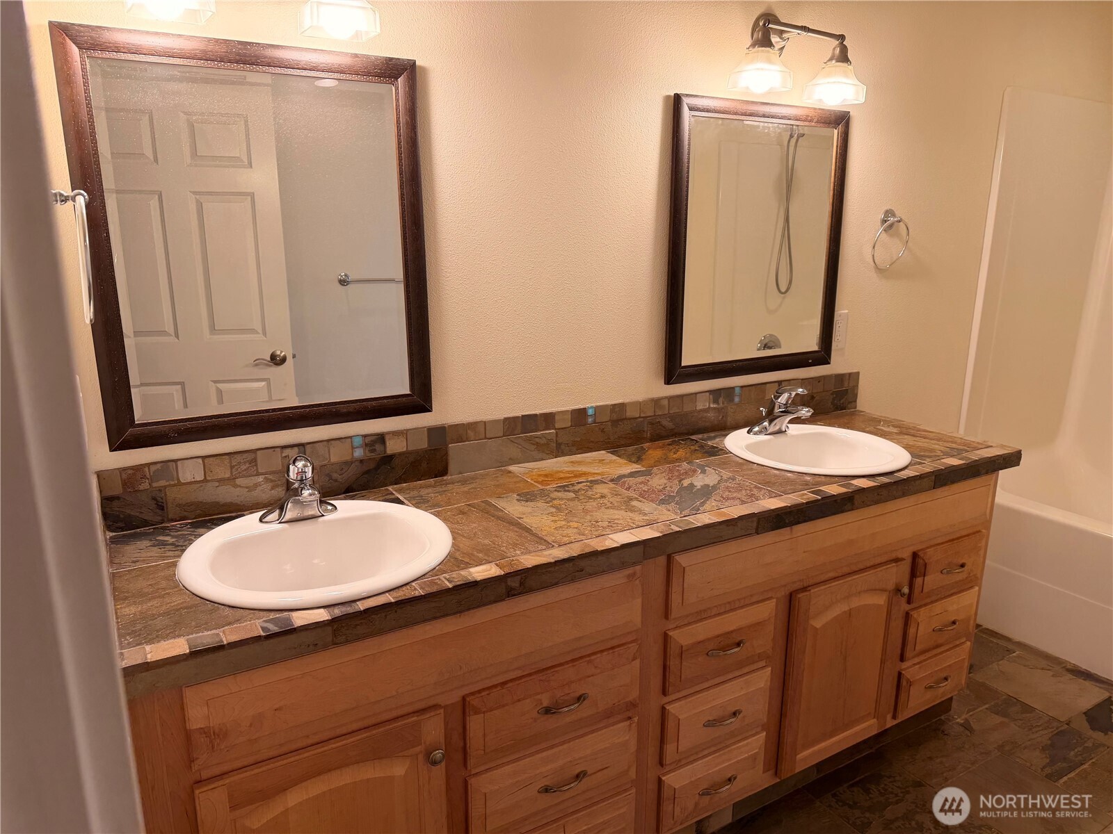 4909 SW Old Clifton Road , Port Orchard, WA 98367